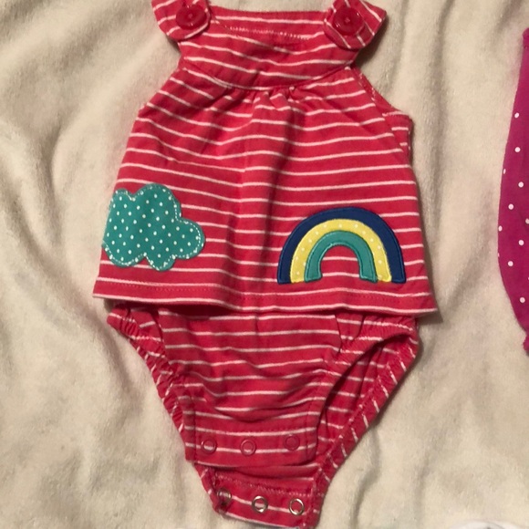 SUPER CUTE LIKE NEW - NEWBORN ROMPER BUNDLE - Picture 4 of 5